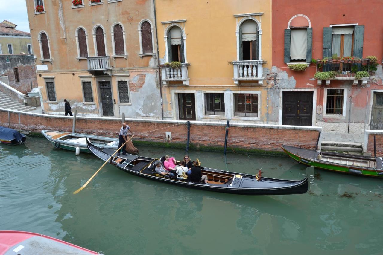 Suite In Venice Ai Carmini Veneza Exterior foto